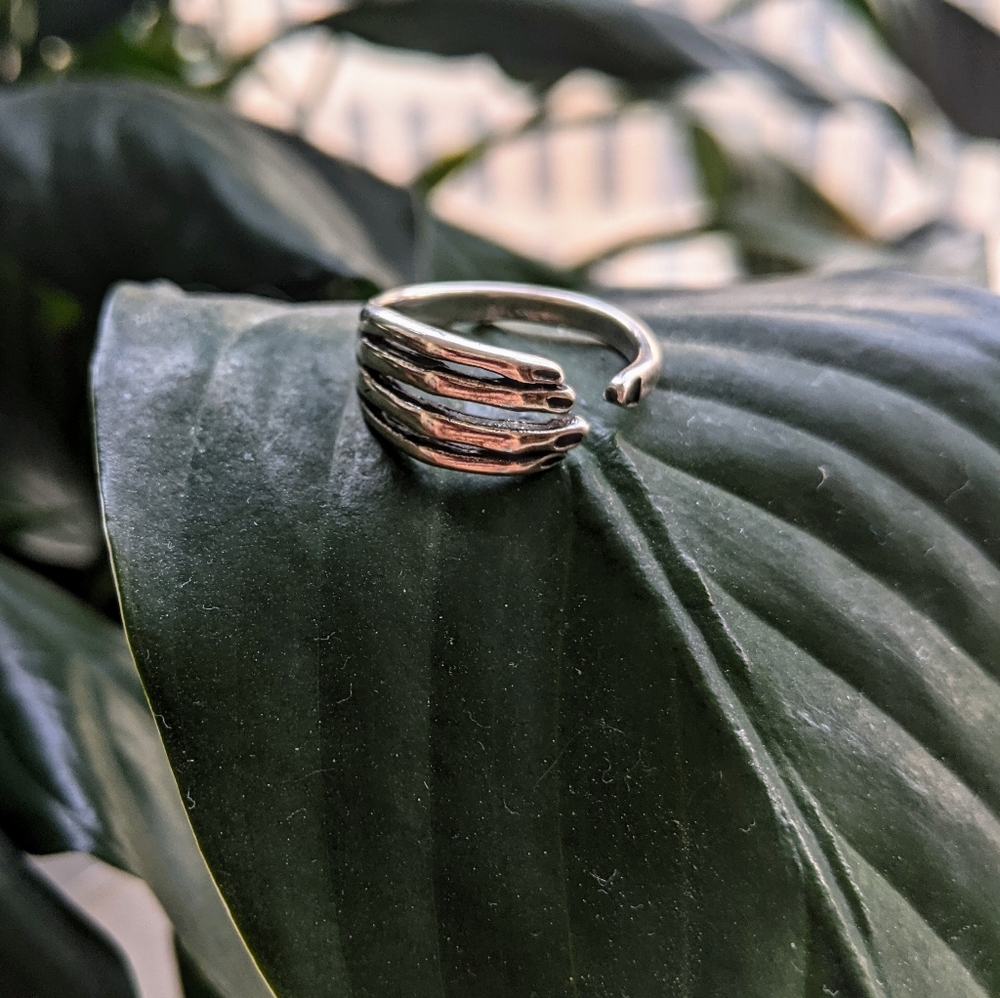 Silver hand ring